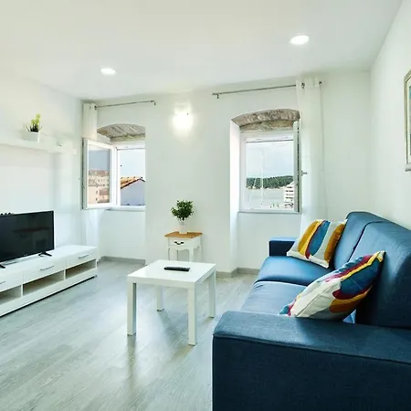 Apartment Roviv In The Old Town By Irundo *