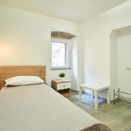 Roviv In The Old Town By Irundo Apartment *